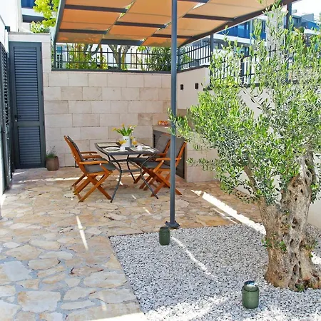 Limoni Appartement *